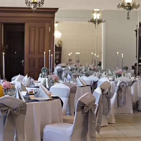 Palac Jablonowo 住宿加早餐酒店 Ujście