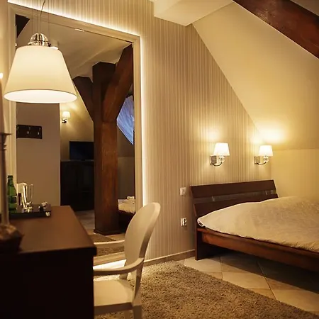 Palac Jablonowo 住宿加早餐酒店 Ujście