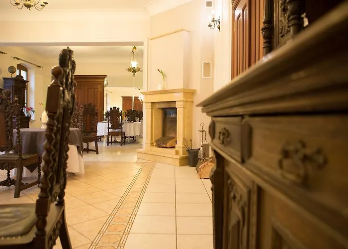 Palac Jablonowo Bed & Breakfast